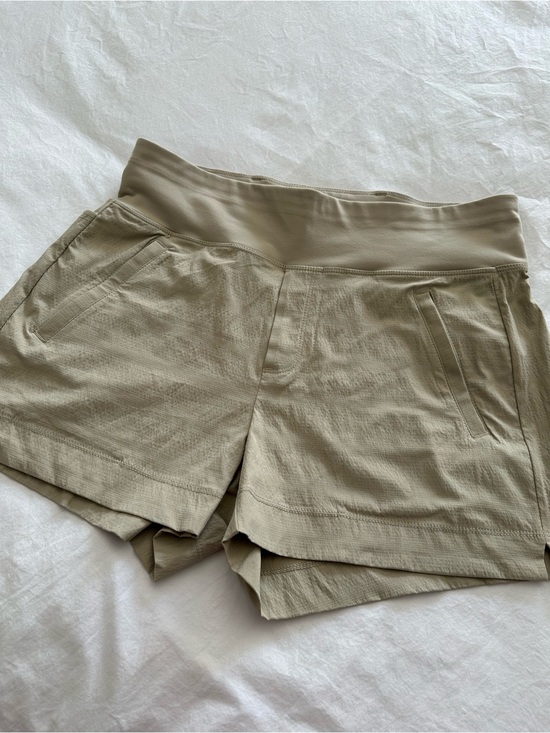 Athleta Pants - Athleta Khaki/Tan High-Rise Athletic Shorts size 10